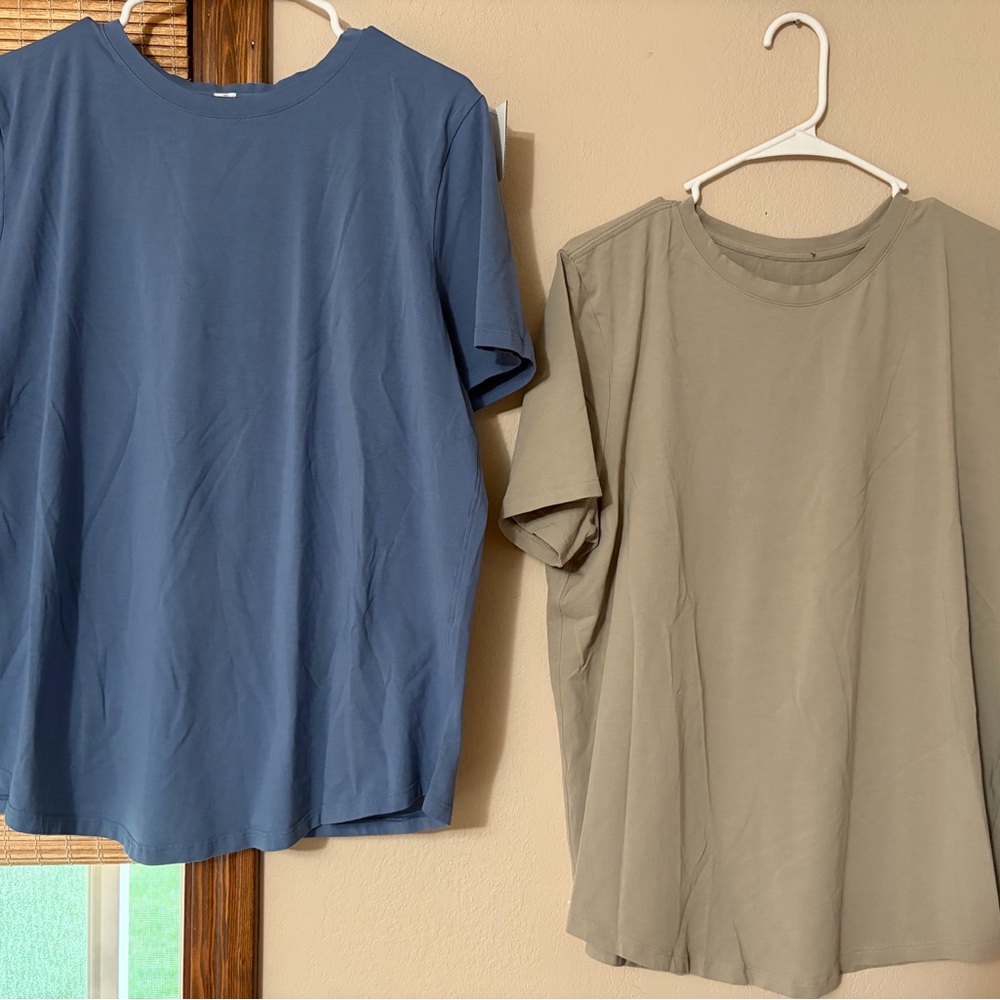 lululemon athletica Blue and Taupe Short Sleeve Tees